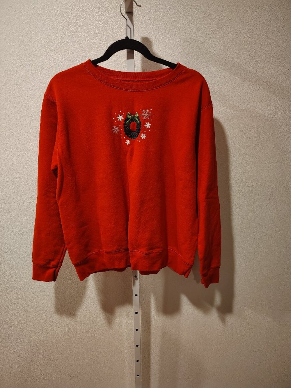 Hanes Soft Sweats Women's Sweatshirt Size XL Christmas Crewneck Red Wreath